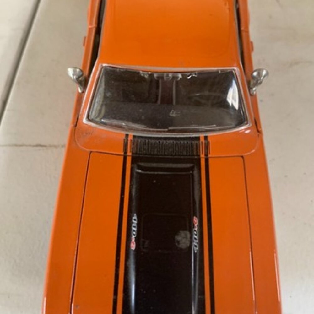 1/25th 1970 Plymouth GTX Maisto Diecast Vehicle WOB SELLING AS IS LOOK